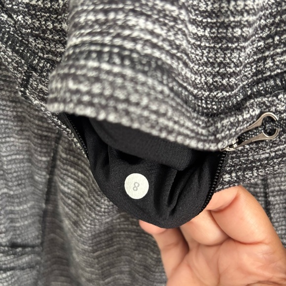 Lululemon Women's Size 8 Black Base Runner 1/2 Zip Pullover Sweatshirt - Picture 6 of 7